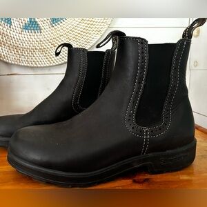 Ladies Blundstones size AUS 6/US 9 ladies